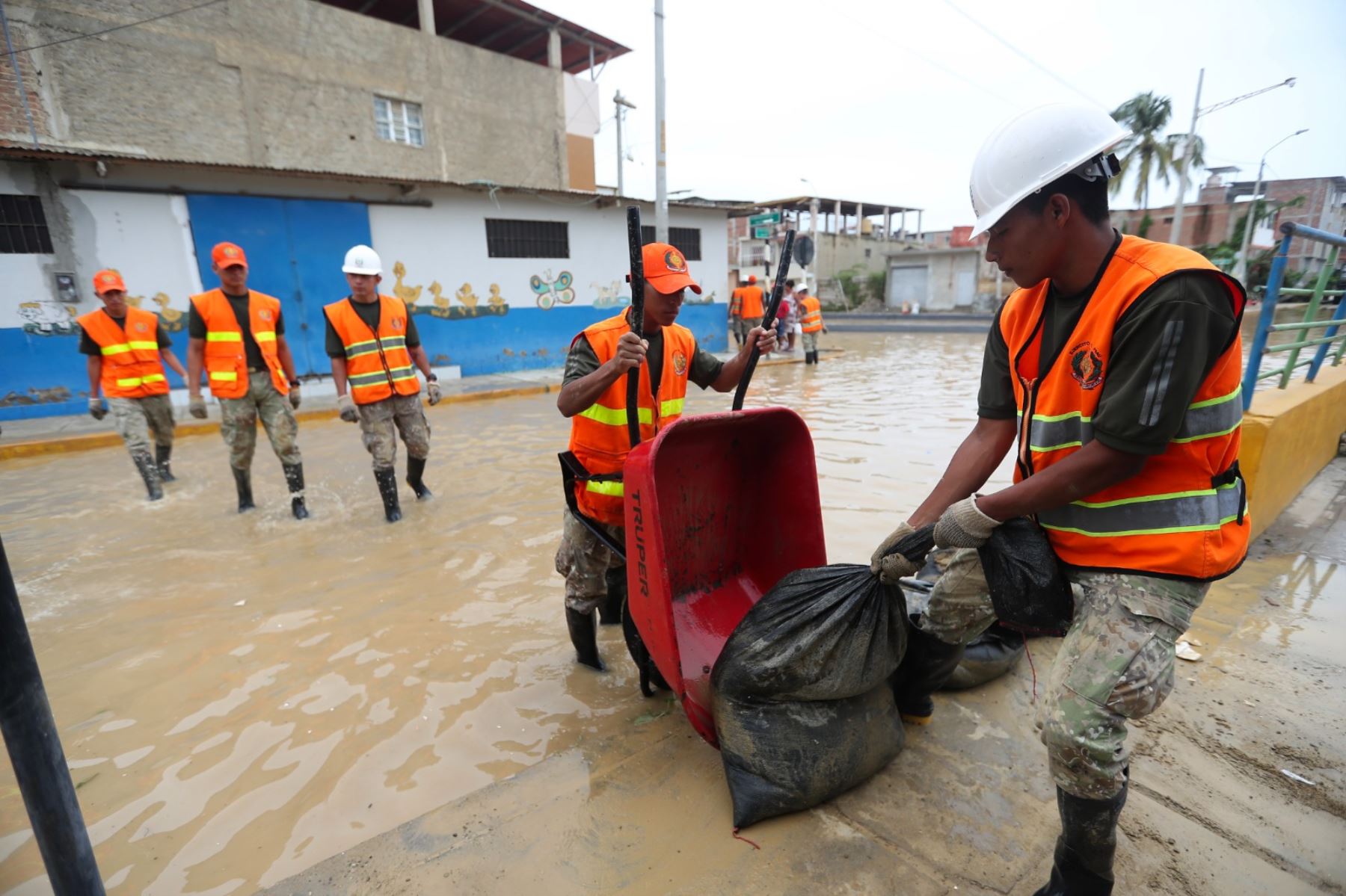 Gobierno declara emergencia en Lima y otras regiones del norte