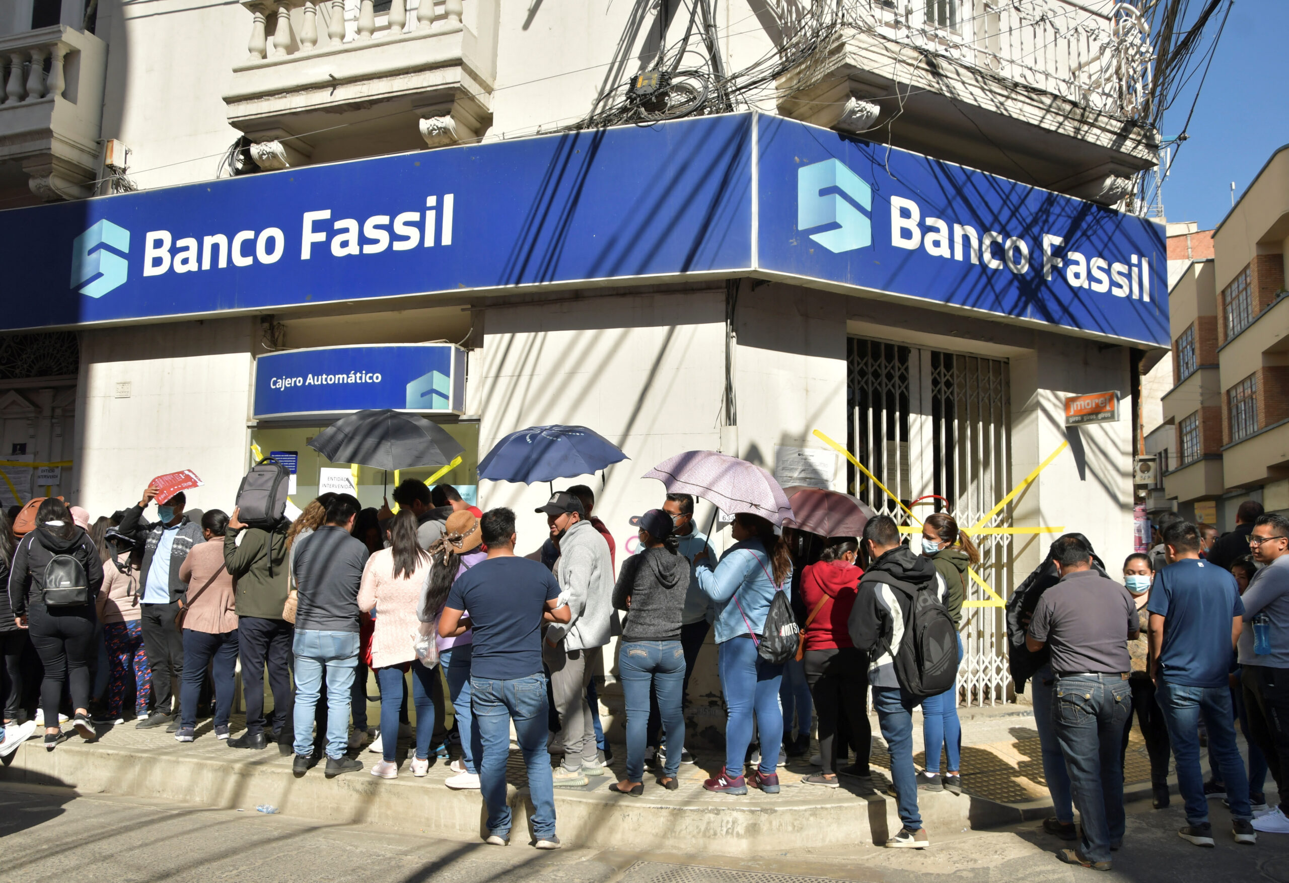 Habilitarán aplicación para  exclientes de Banco Fassil