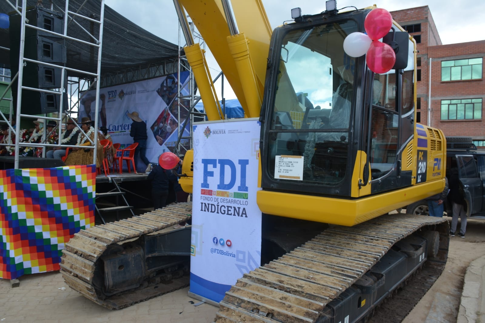 Municipio de Mocomoco  recibe excavadora hidráulica