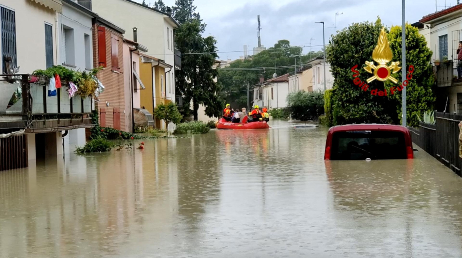 Inundaciones en Italia provocan  ocho muertos y miles de evacuados