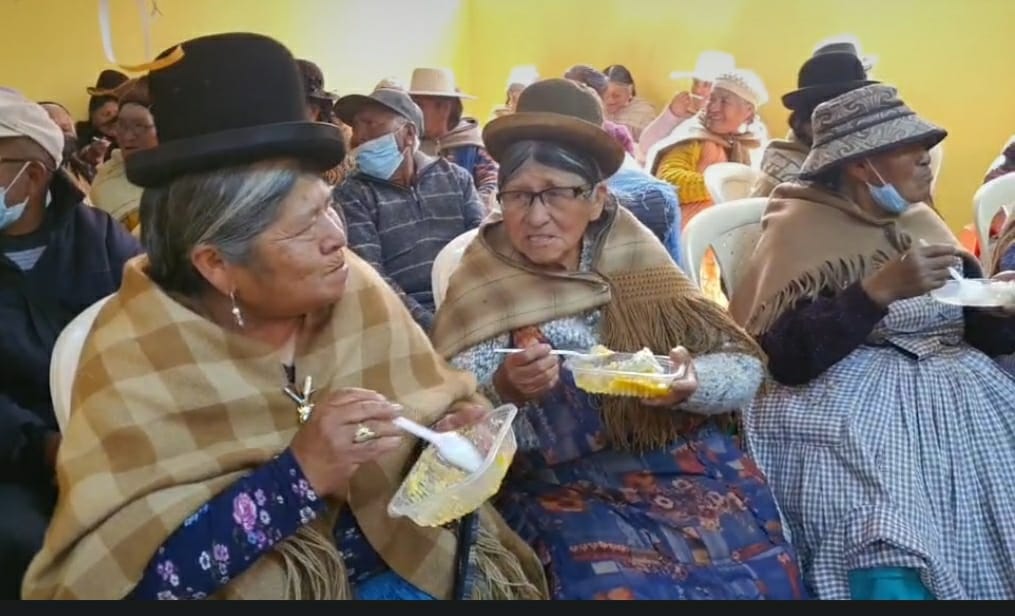 Por Día de la Madre festejan a  adultas mayores de Auki Utas