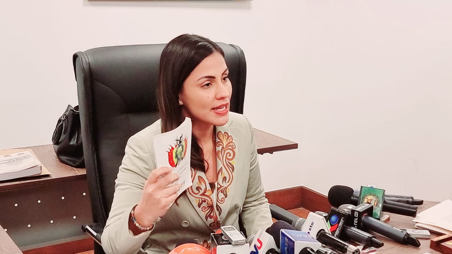 Diputada Álvarez advierte cuoteo y posible malversación en EPSAS
