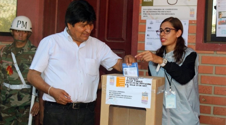 Derecho a la reelección de  Evo Morales queda en duda