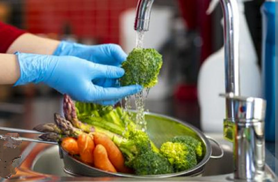 Recomiendan desinfectar  el agua para lavar alimentos