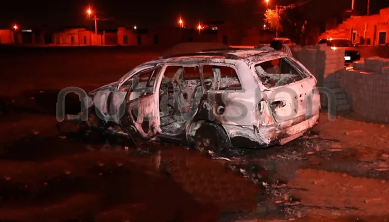 Vecinos quemaron vehículo de presuntos delincuentes