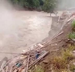 Desborde de ríos provocó pánico en pobladores del municipio Caranavi