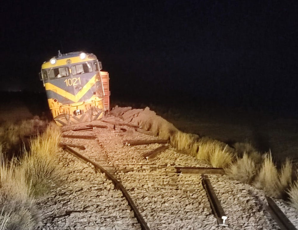 Un tren se descarrila en ruta Oruro-Uyuni  tras robo de al menos 700 metros de rieles