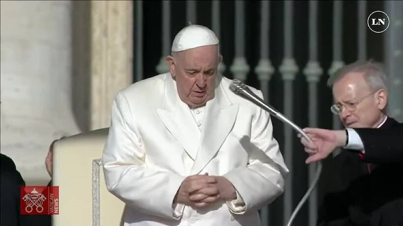 El Papa celebró su audiencia general  a pesar de estar delicado de salud