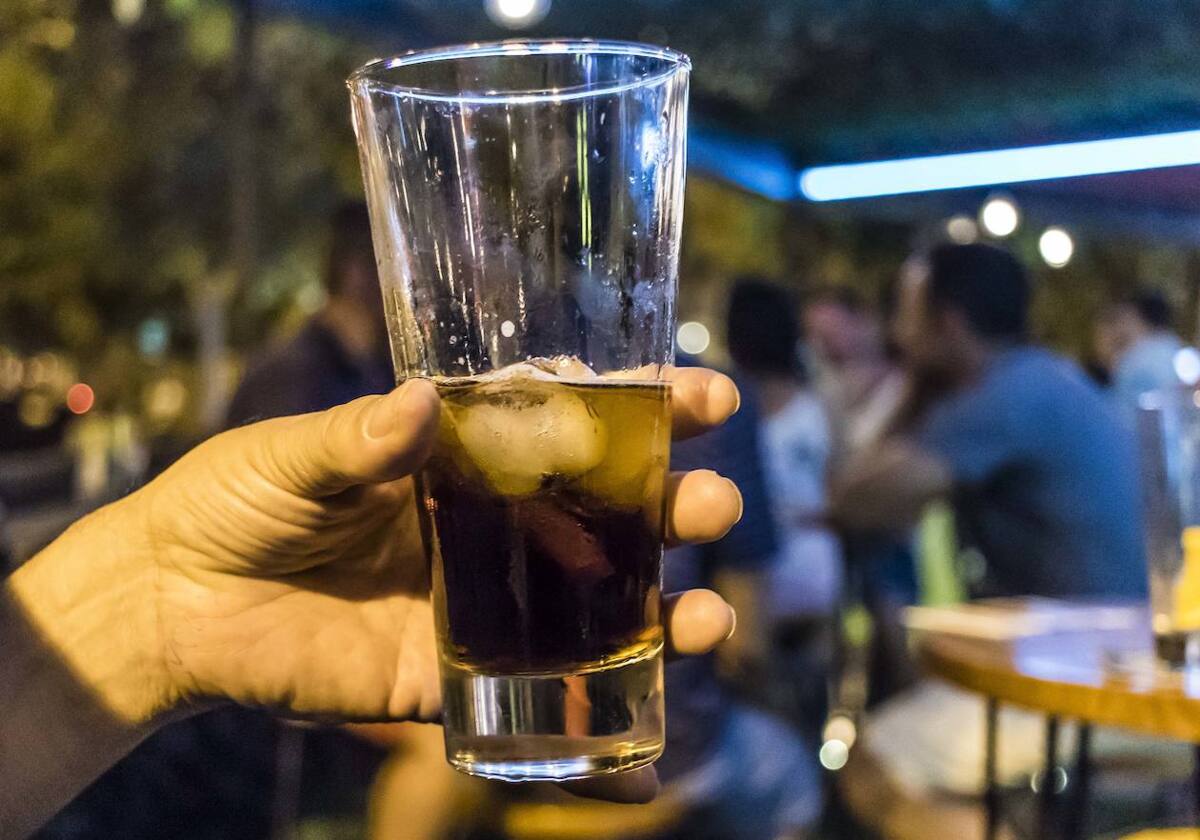 OMS pide a países aumento de impuestos sobre el alcohol