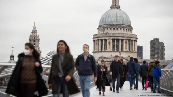 Confinamiento total con cierre  de colegios en Inglaterra