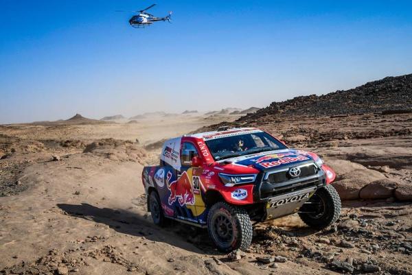 Al Attiyah mete presión al ganar la tercera etapa