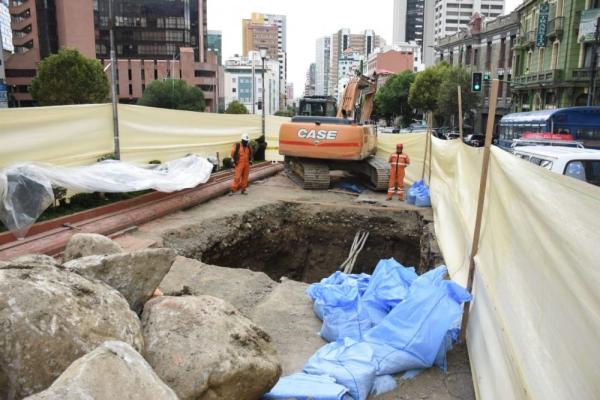 Tiempo de lluvias afecta  a principal avenida paceña