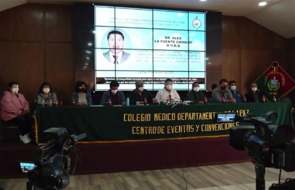 Médicos podrían dejar de atender por colapso en sistema de salud