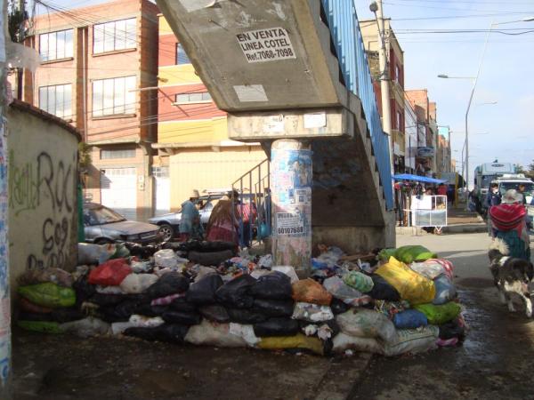 Basura acumulada en calles y avenidas