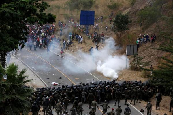 Guatemala detiene caravana migrante con destino a EEUU