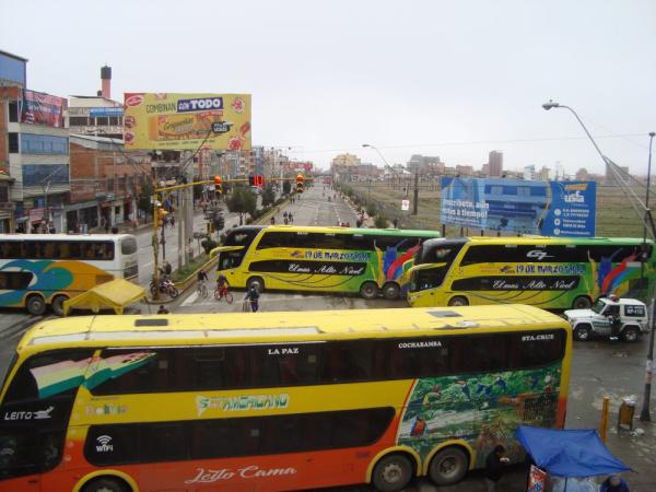 Paro de choferes se cumplió parcialmente en El Alto