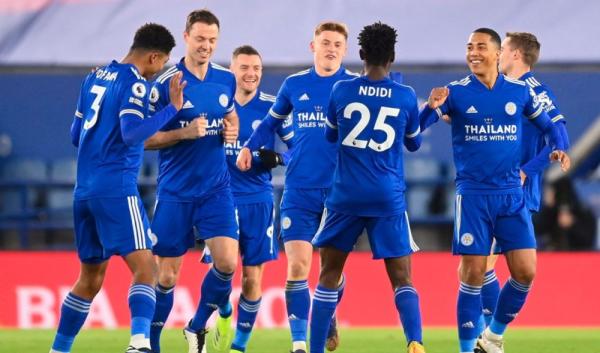 Leicester vence al Chelsea y es líder