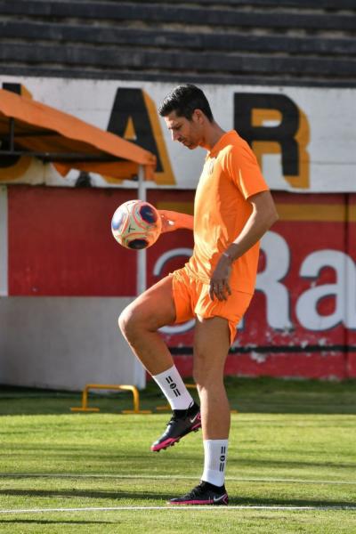 Quispe da la bienvenida a Mateos, el fichaje”histórico”