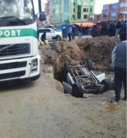 Camioneta sufre vuelco de campana en carretera a Viacha altura Acribol