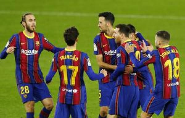 Barcelona supera sufriendo al Betis y llega al segundo lugar