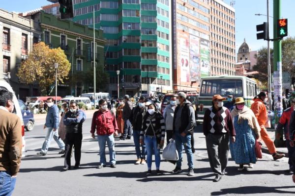 La Paz retomó actividades  comerciales y financieras