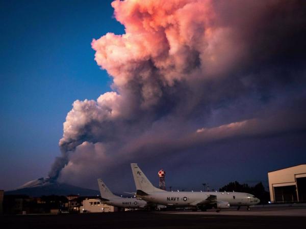 Volcán Etna erupciona en Italia