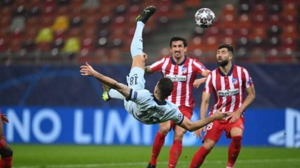 Chelsea con un golazo de Giroud anula al Atlético