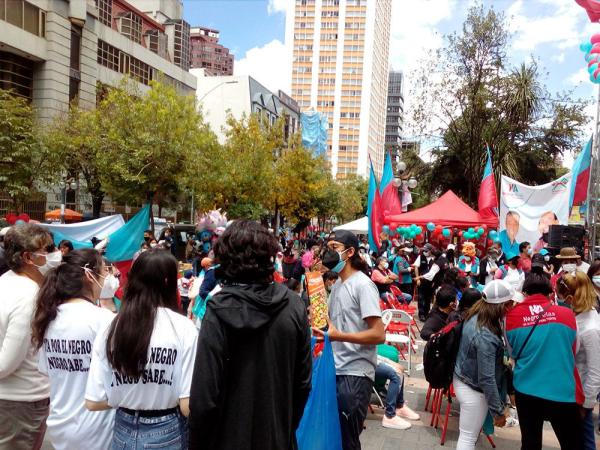 La Paz invadida por simpatizantes  políticos que olvidaron la pandemia