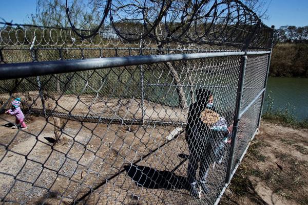 Campamento de migrantes se vacía