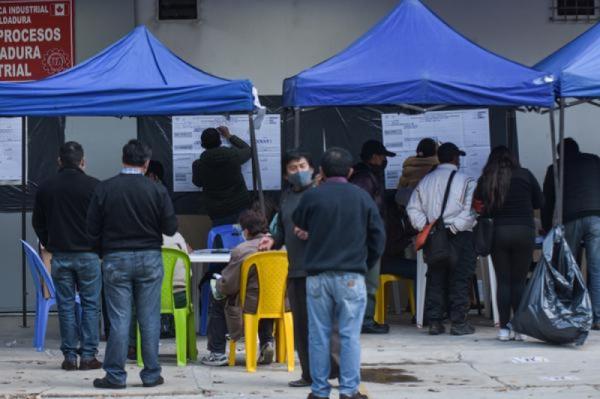 Ausencia de ciudadanos en recintos electorales