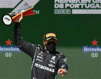 Hamilton  conquista Portugal