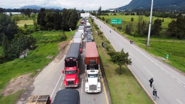 Bloqueos de carreteras paralizan  exportaciones de café colombiano