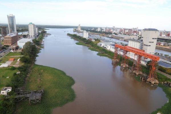 Bajo nivel del río Paraná  recorta volumen embarques