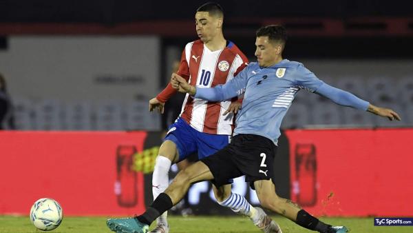 Uruguay no gana a Paraguay en lance polémico