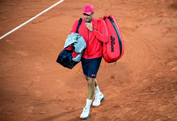 Federer abandona el Roland Garros