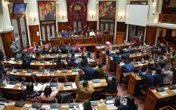 Oposición califica interpelaciones  a ministros como cortinas de humo