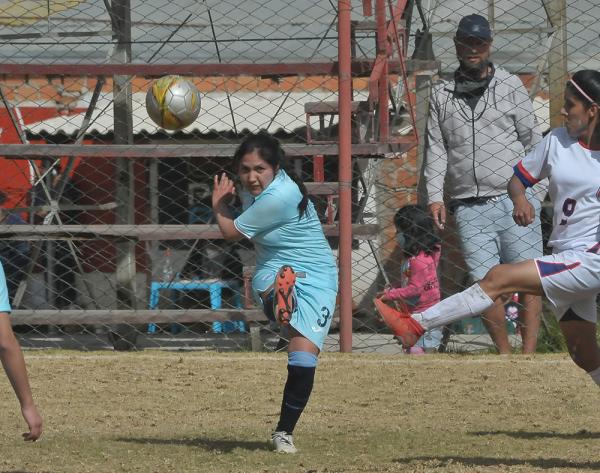 Bolívar sufre, pero mantiene su racha e invicto