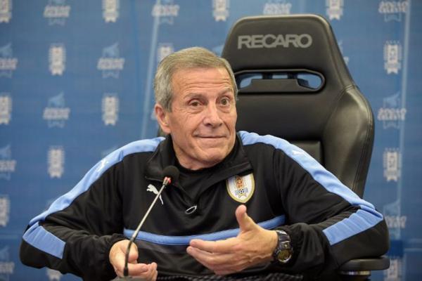 Tabárez elogia a Cavani y Suárez por su liderazgo