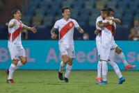 Perú levanta cabeza  ante Colombia