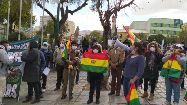 “La solución no pasa por incrementar  generales sino por equipar a la Policía”