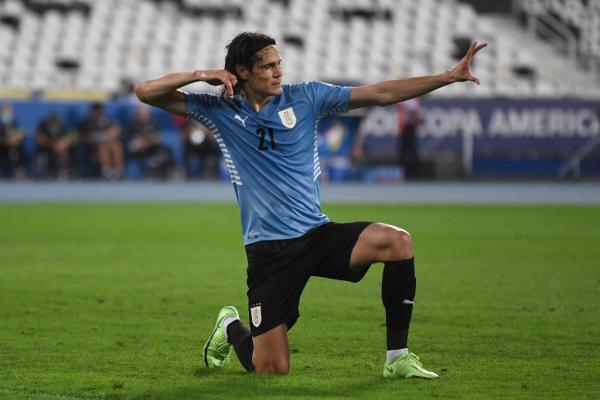 Cavani desenfundó y Uruguay ganó