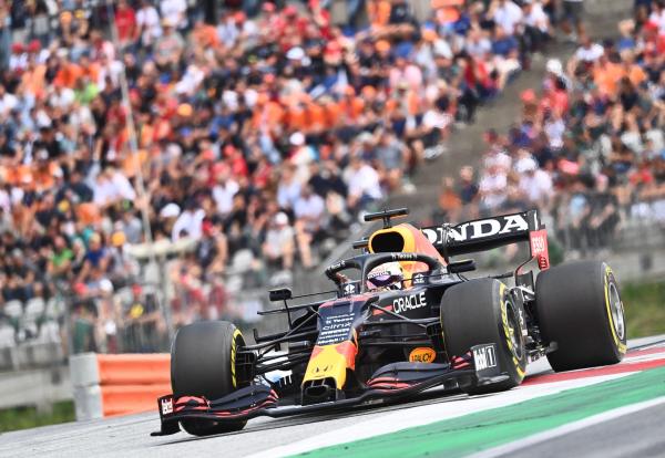 Verstappen, tres al hilo