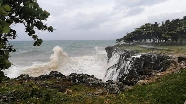 Tormenta Elsa azota a Jamaica