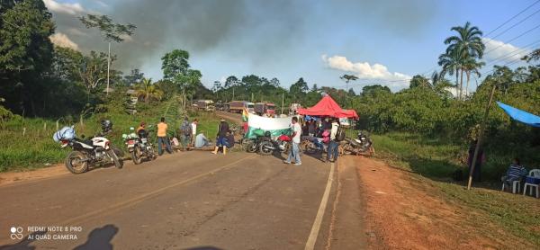 Campesinos bloquean carretera que conecta Cobija con provincias