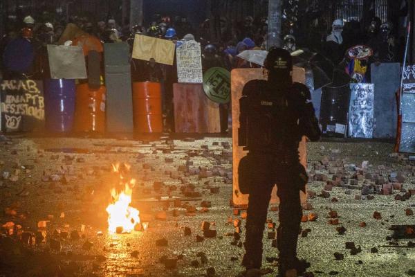 Detienen a 12 manifestantes  que portaban explosivos