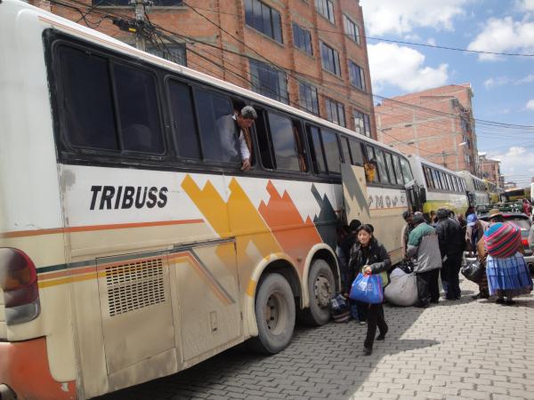 Terminal alteña suspende viajes a Cochabamba