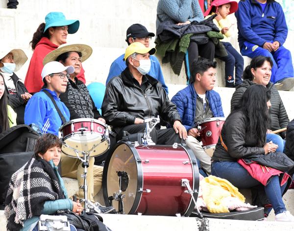 LA FAMILIA APOYA AL FÚTBOL