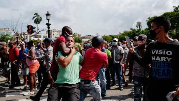 Persisten represalias contra manifestantes