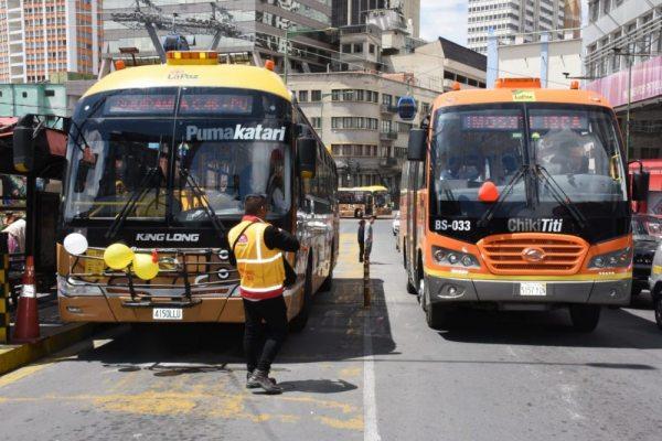 Pausa en ruta a Villa Salomé  para fumigar motorizados