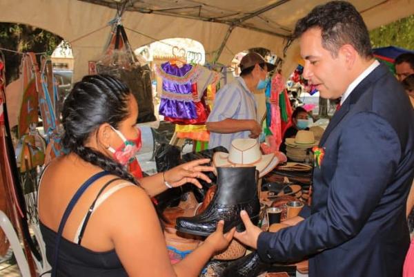 Productores mostraron trabajos creativos en feria artesanal